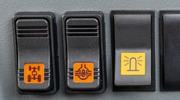Elektroniczne włączanie napędu wszystkich kół i blokady mechanizmu różnicowego: wyłączanie zależne od prędkości jazdy eliminuje błędy obsługi. - ELIOS 240-210